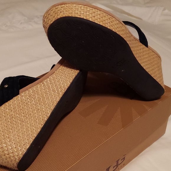 UGG Zamora BLK - Picture 2 of 5